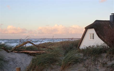 Wangerooge das wangerooger landschulheim „haus am meer hat ab 1. Haus am Meer in Ahrenshoop. Herbststurm. #Ahrenshoop # ...