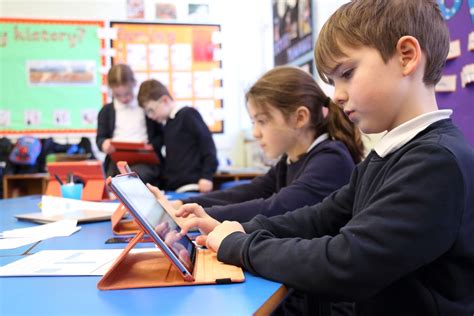 Synthetic phonics, also known as blended phonics or inductive phonics, is a method of teaching english reading which first teaches the letter sounds and then builds up to blending these sounds together to achieve full pronunciation of whole words. Yorkshire Endeavour English Hub - About The Hub