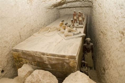 searching for the lost tombs of egypt nicky van de beek egyptologist