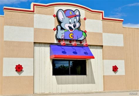Chuck E Cheese Chain Changes Handfs In 950 Million Buyout