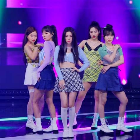 Red Velvet Pose Ot5 Icon Stage Ending Fairy Kpop ⋆ ˚｡⋆୨୧˚ In 2022