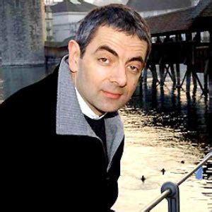 Mr bean, late for his dental appointment, tries to get dressed and clean his teeth whilst on the way. Profil Rowan Atkinson yaitu Biodata, Profil Pribadi & Data ...