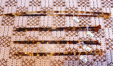 Pattern shell knitting needles can be made in the form of openwork weaving, resembling crochet work. Teresa Kasner: Vintage Faux Tortoise Knitting Needles