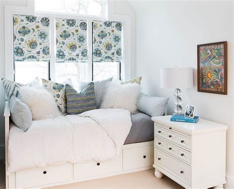 Small double bed could be one of the many best solutions if you want more bed but you will find the limited space upon the bedroom. 15 Small Guest Room Ideas with Space-Savvy Goodness