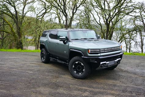 Gmc Hummer Suv First Drive It S Absolutely Ridiculous Trendradars