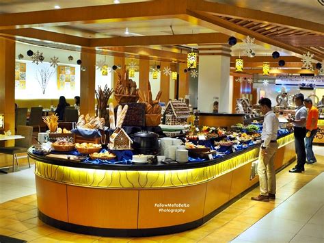 Darüber hinaus bietet das hotel istana kuala lumpur city centre einen pool und frühstück, sodass sich gäste von ihrem hektischen tag erholen kuala lumpur hat außerdem einige fantastische historische stätten wie rumah penghulu abu seman, istana negara und royal selangor club zu. Follow Me To Eat La - Malaysian Food Blog: CHRISTMAS EVE ...