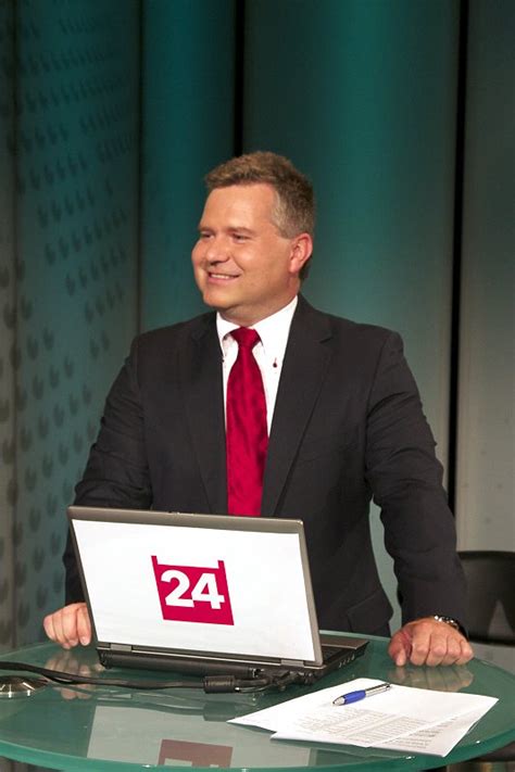 Zprávy Čt24 Moderátoři - Tyden Cz Moderatorku Stahli Ze Zpravodajstvi ...
