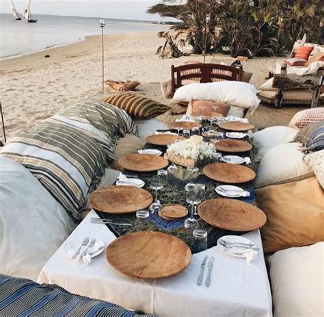 Pin By Paige Albright On Outdoor Living Beach Dinner Beach Picnic Picnic