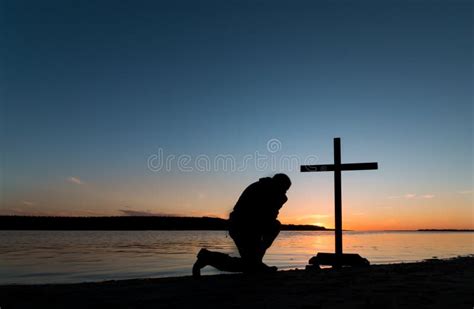 Man Kneeling Cross Jesus Christ Stock Images Download 117 Royalty