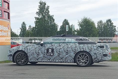El futuro Mercedes CLE Cabrio 2023 avistado en fotos espía junto al