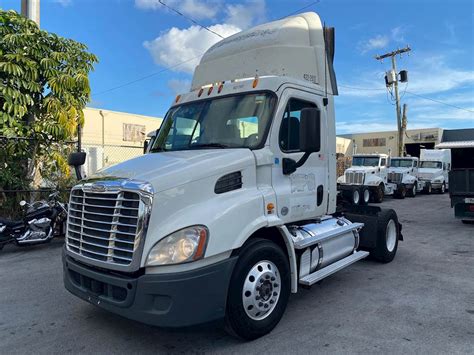 2013 Freightliner Cascadia 113 Day Cab Truck For Sale