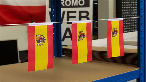 Spain With Crest Mini Flag 4x6 Maxflags Royal Flags
