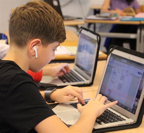 Students Teachers Consider Effects Of Airpod Usage In School The Scroll