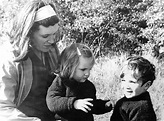 Ralph Fiennes with his mother Jennifer and sister Martha