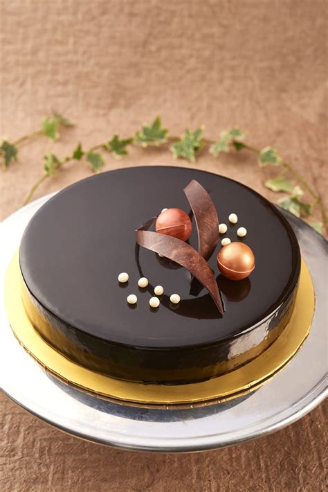 The perfect light chocolate dessert to satisfy your sweet tooth, perfect to make. CHOCOLATE PECAN HAZELNUT MOUSSE CAKE Satisfy your ...