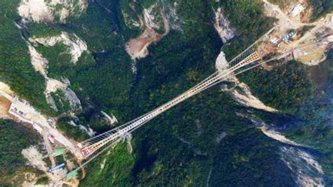 Jembatan ini menghubungkan tiga kota besar di daerah pearl river delta china , yaitu hong kong, zhuhai, dan macau. Tiongkok Bangun Jembatan Kaca Terpanjang dan Tertinggi di ...