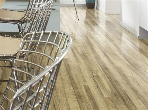 There are many kitchen flooring choices which make it pretty challenging to find the right option for your home. Laminate Kitchen Floors | HGTV