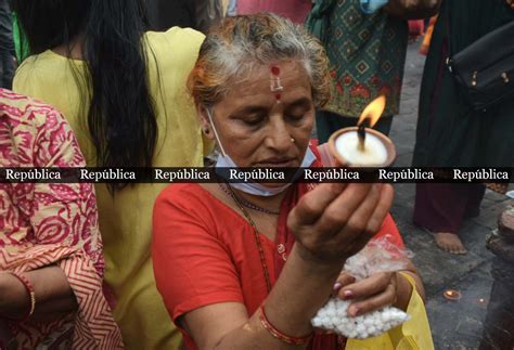 in pictures devotees throng pashupatinath temple on first monday of shrawan myrepublica the