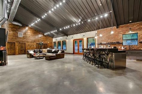 From Texas To The Uk The Rise Of Luxury Barndominiums Part Barn House Design Metal