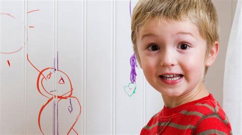 Tired of finding writing on the walls, but unsure of how to redirect the efforts of your child's inner artist? Parent's unusual reaction to kid's wall drawing warms hearts