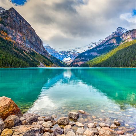 9 Reasons To Visit Canadas Gorgeous Lake Louise Lake Louise Alberta