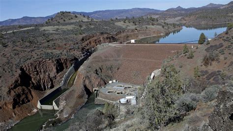 World S Largest Dam Removal Stirs Controversy In Northern California S