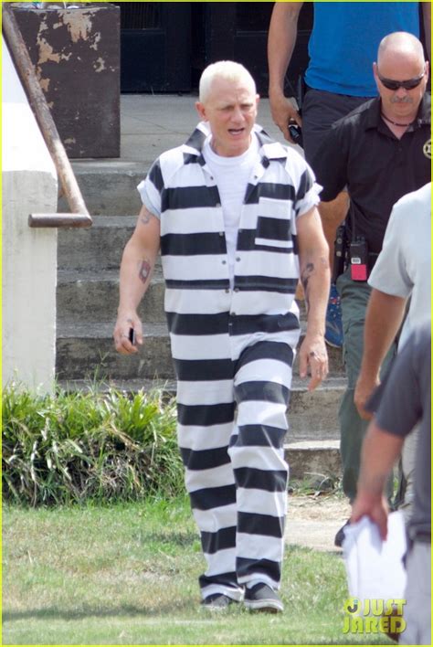 Daniel Craig Goes Blond In Striped Jumpsuit For Logan Lucky Photo