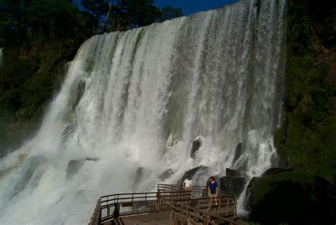 P0001343 Argentina Iguazu Falls Shields Around The World
