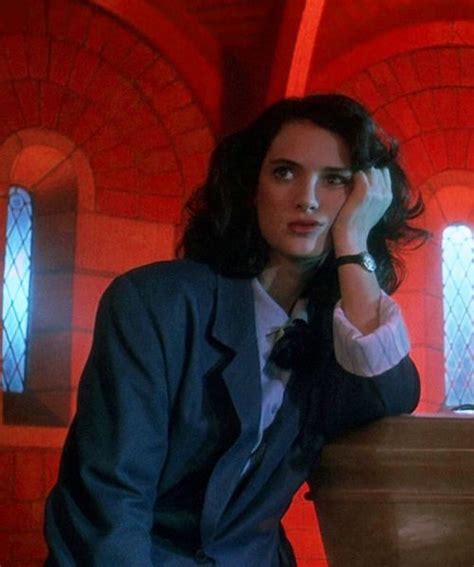 Winona Ryder As Veronica Sawyer In Heathers Winona Ryder Veronica Sawyer Heathers Movie