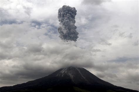 Volcano Spawns Terrifying Tornado Like Twisters S Soranews24