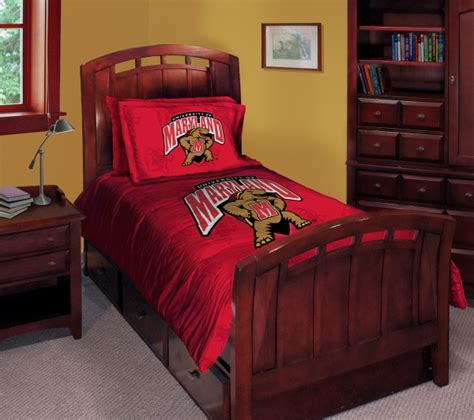 Make the most of the new dorm by outfitting it with a fresh new set of dorm bedding! Maryland Terrapins NCAA College Twin Comforter Set 63" x 86"