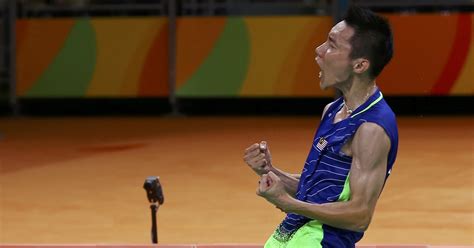 Datuk lee chong wei is a professional badminton player who is currently ranked no. Lee Chong Wei Beats Long-Time Nemesis Lin Dan In Olympics ...