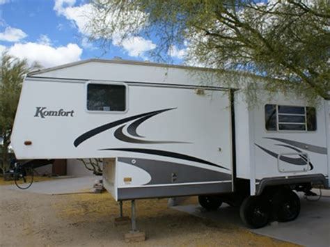 Excellent Condition 2006 22ft Komfort Fifth Wheel Free Rv