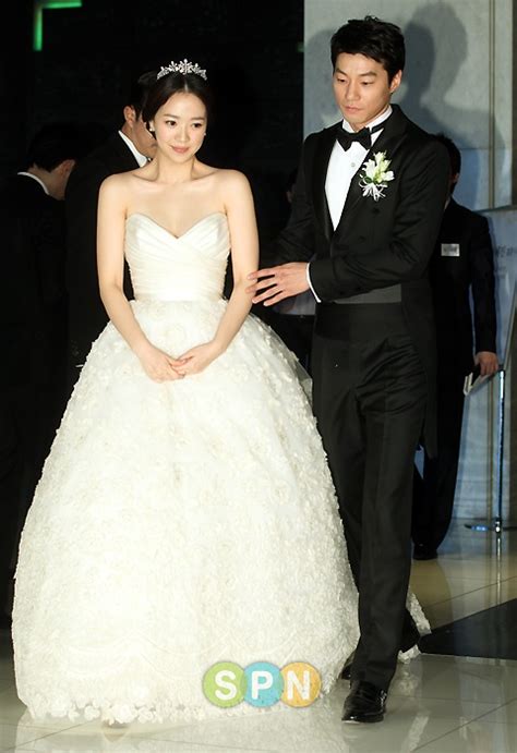 Anasayfa » oyuncular » chun woo hee. Lee Chun Hee and Jeon Hye Jin Pre-Wedding Press Conf | Soompi