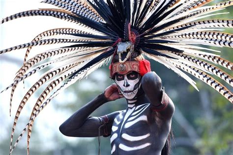 Pin De Consuelo Gumbs En Azteca Disfraz Dia De Muertos Dia De