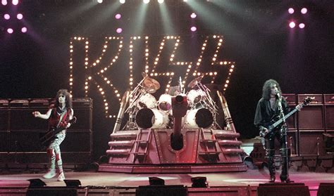 Analog Concert Photography Kiss Concert Pictures From The Lick It Up Tour Photo Gallery By