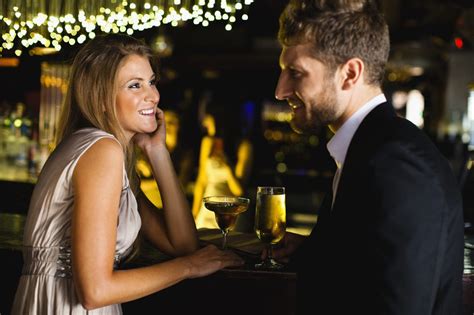 When To Kiss Your Date - Dating Tips