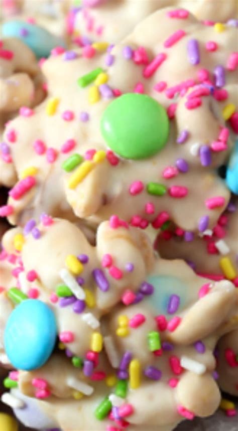 White Chocolate Easter Crockpot Candy Clusters ~ A Simple Impressive 3