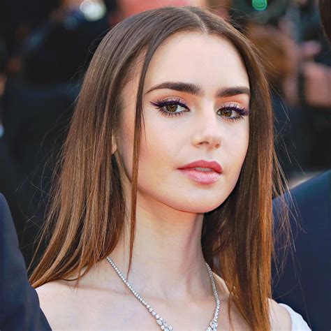 Pin By Tm 🖤 On Red Carpet Lily Collins Lilly Collins Hair Makeup