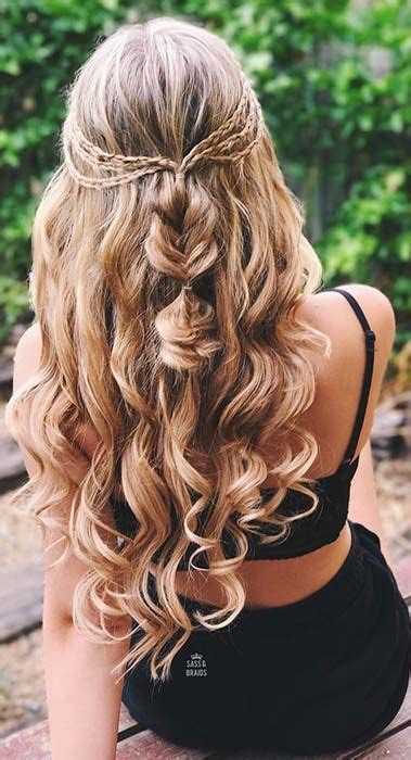41 Popular Homecoming Hairstyles Thatll Steal The Night Page 2 Of 4