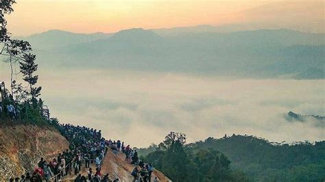 Merupakan ikon wisata sekaligus tempat terfavorit untuk one stop shopping saat berkunjung ke kota gudeg. Sempat Viral di Medsos, Negeri di Atas Awan Gunung Luhur Banten Bakal Alami Perubahan Baru ...