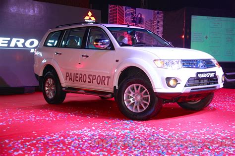 mitsubishi pajero sport at front three quarters view at the indian launch