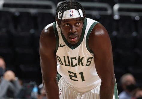 Jrue Holiday Signs Four Year 160m Contract Extension With Bucks