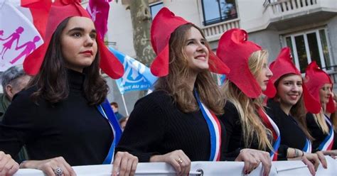 Tradcatknight Tens Of Thousands March In Paris Against Same Sex Marriage