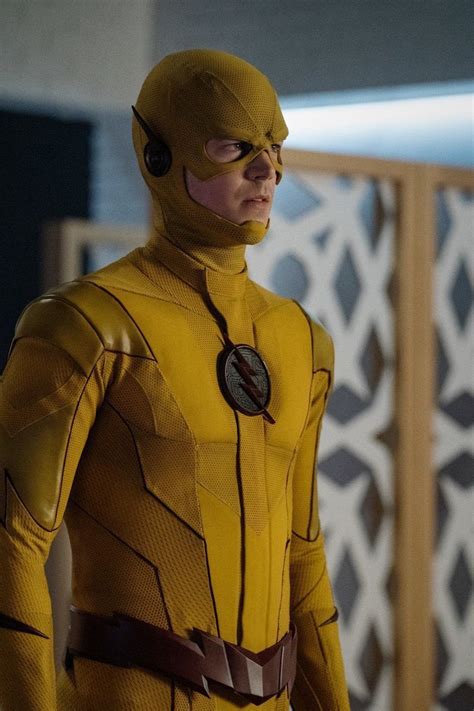 Flash Season 8 Photos Reveal Barry Allen In New Reverse Flash Costume