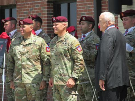 82nd Airborne Division Inducts 12 Into Hall Of Fame