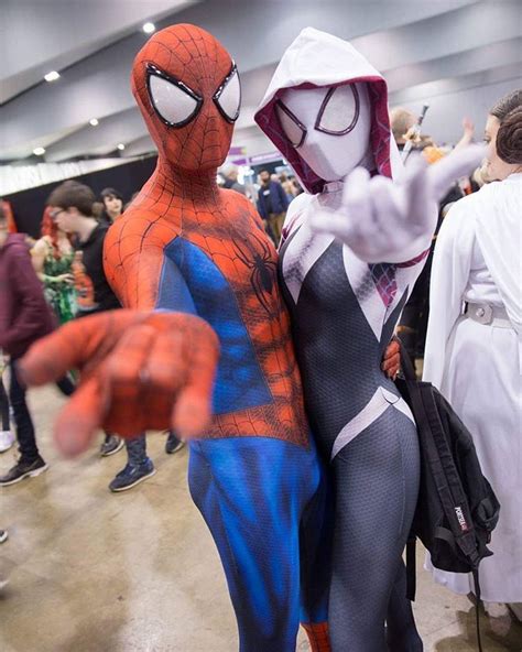 spider gwen cosplay at oz comic con