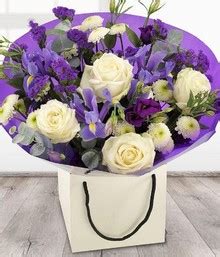 Leo compulsivamente, escribo en @elcadillacnegro y hablo en @sdlpodcast ♀️ autora de réquiem (ed. | Flowers by Irene | Florist in West Lothian | West Calder ...