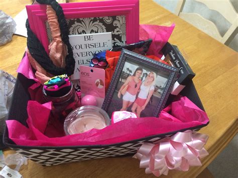 No one can ever have too many fluffy blankets, pretty mugs or warm slippers, so you make a good first impression and create a friendly welcoming to your new neighbors with a helpful gift basket! Gift basket I made my bestfriend! | Crafties. | Pinterest ...
