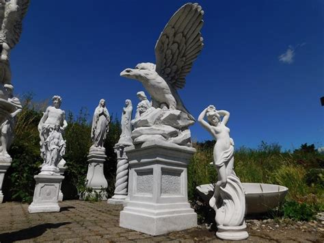 Großer Adler Auf Sockel Imposante Gartenstatue Voller Stein